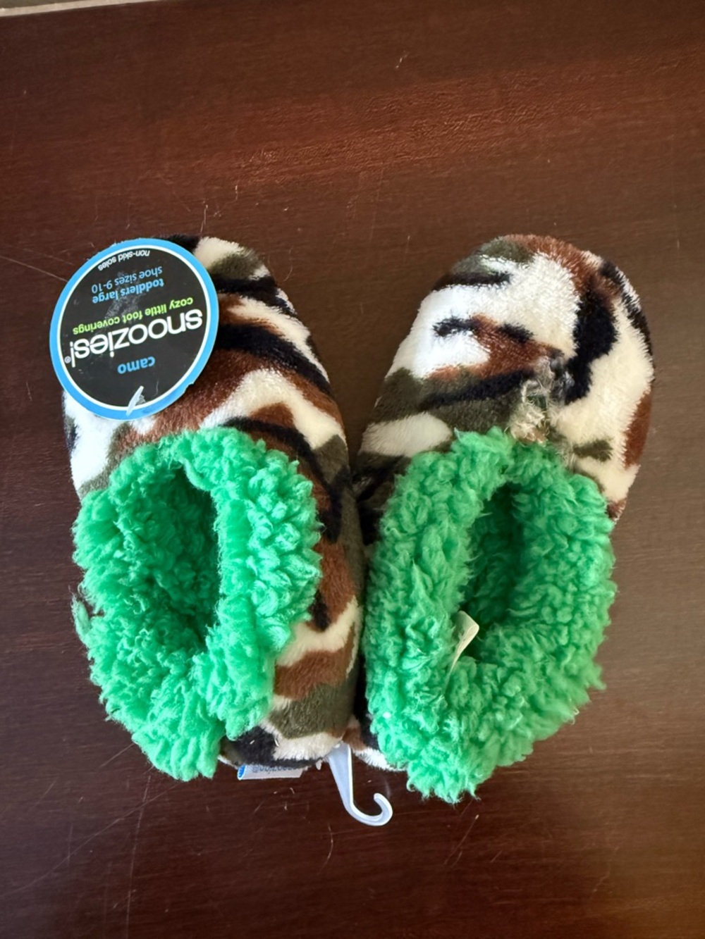 New With Tags, Kids Camo Snoozies Non-Skid Foot Coverings Toddlers Large Shoe Si